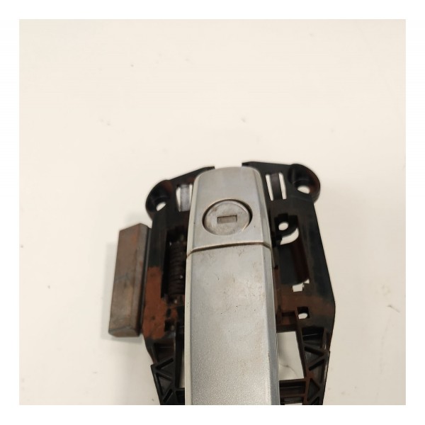 Maçaneta Externa Dianteira Esquerda Tracker Original Usado