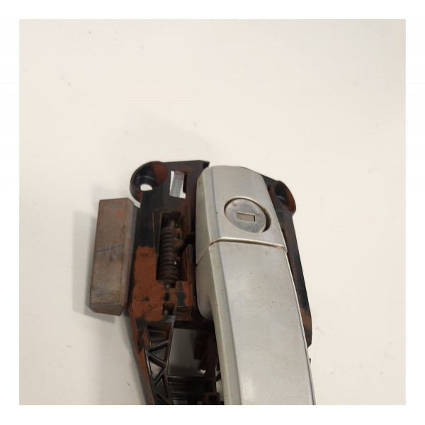 Maçaneta Externa Dianteira Esquerda Tracker Original Usado