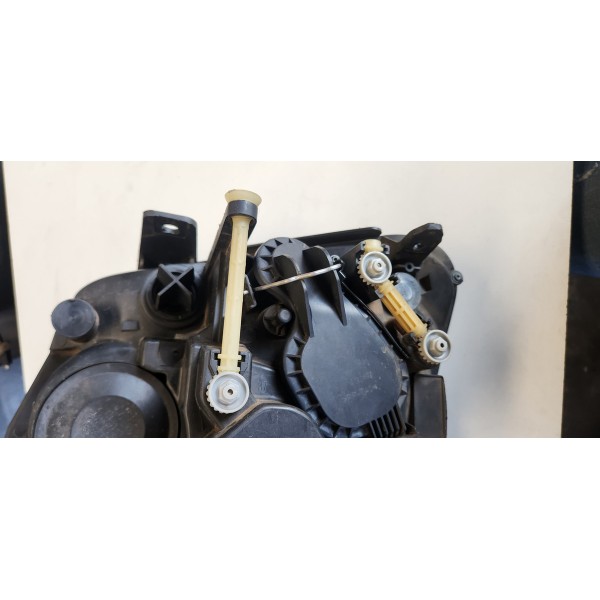 Farol  Dianteiro Direito Amarok 2016 Original Usado