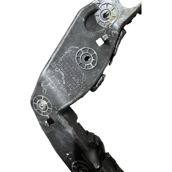 Guia Do Para-choque Dianteiro Esquerdo Gm Trailblazer