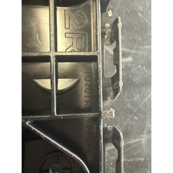 Guia Suporte Parachoque Dianteiro Direito Toyota Hilux