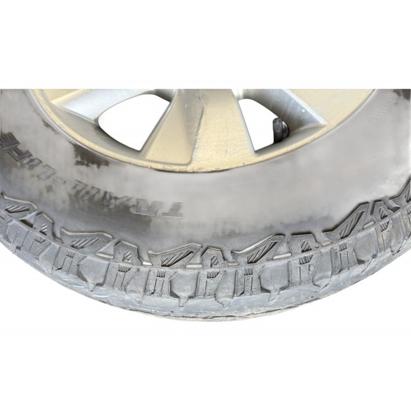 Roda Com Pneu Toyota Hilux Sr 265\65\17  Semperit