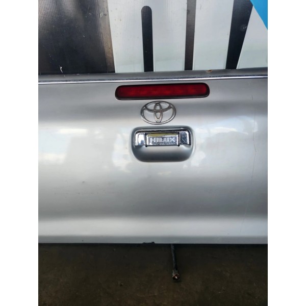 Tampa Traseira Toyota Hilux 2013 Prata C\detalhe Prateado
