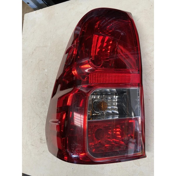 Lanterna Traseira Hilux 2016 A 2023 Lado Esquerdo Original Esquerdo/motorista Vermelho