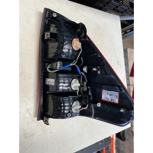 Lanterna Traseira Hilux 2016 A 2023 Lado Esquerdo Original Esquerdo/motorista Vermelho