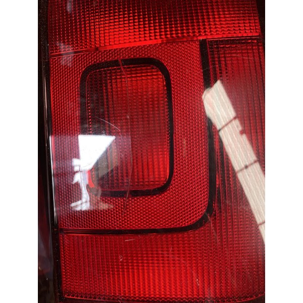 Lanterna Lado Direito Amarok 2019 C/detalhe Direito/passageiro Vermelho