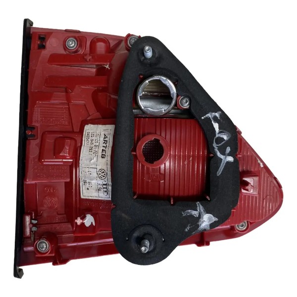 Lanterna Tampa Traseira Esquerda Volkswagen Fox 2015 Esquerdo/motorista Vermelho