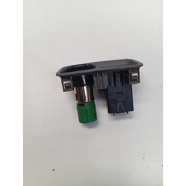 Entrada De Usb 12v Fiat Toro 1.8 2016 A2020 Original