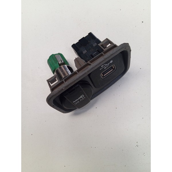Entrada De Usb 12v Fiat Toro 1.8 2016 A2020 Original