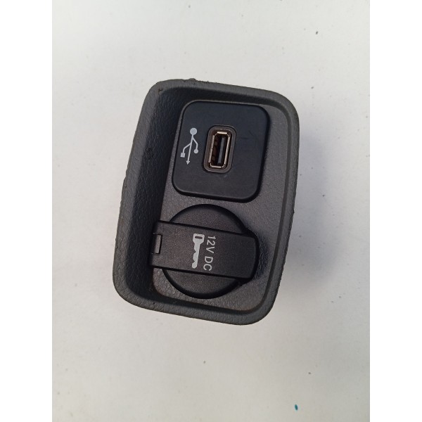 Entrada De Usb 12v Fiat Toro 1.8 2016 A2020 Original