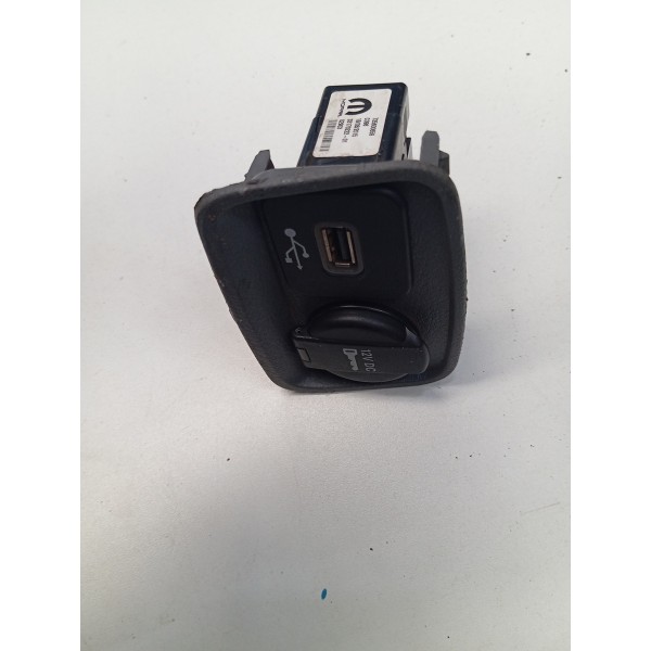 Entrada De Usb 12v Fiat Toro 1.8 2016 A2020 Original