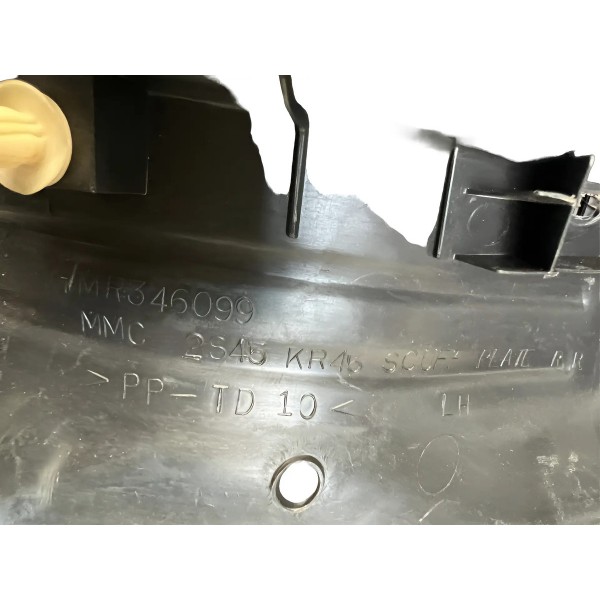 Acabamento Assoalho Traseiro Esquerdo Pajero Tr4 2002/2009