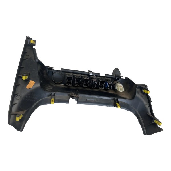 Moldura Tomada 12v Toyota Hilux 2016/2023 Preto