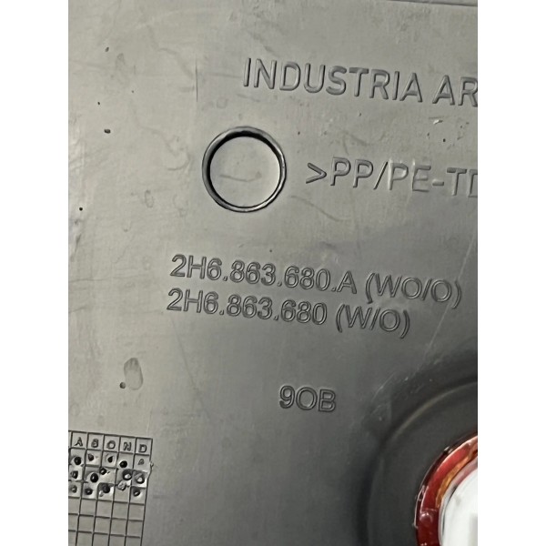 Moldura Console Tras Volkswagen Amarok V6 3.0 2017 A 2022