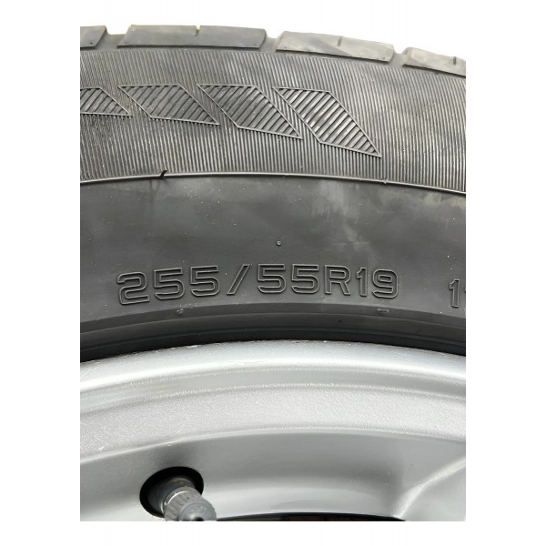 Jogo De Rodas C/pneus Amarok 2020 - 255/55 R19 Original Prateado