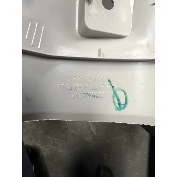 Acabamento Coluna Para-brisa Direito L200 2017/2022