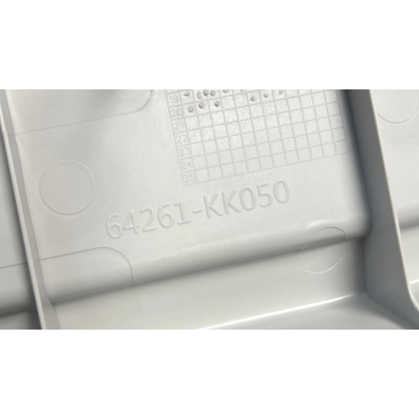 Moldura Traseiro Superior Hilux 16 A 22 64261kk050 Original