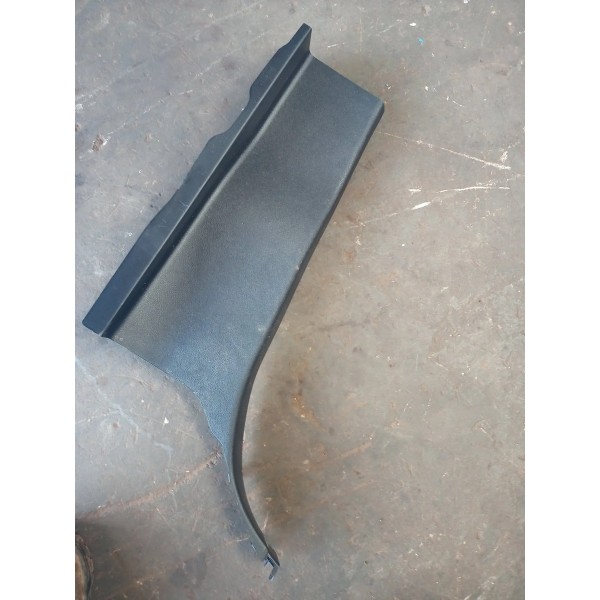 Moldura Coluna Traseira Esquerda Hilux 2016/2020 Original