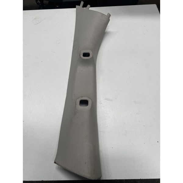 Moldura Coluna Parabrisa Esquerdo S10 16/20 52066100 (usado)