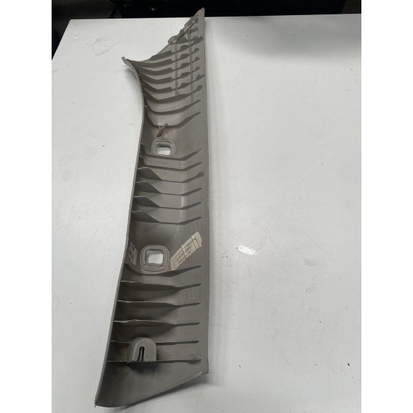 Moldura Coluna Parabrisa Esquerdo S10 16/20 52066100 (usado)