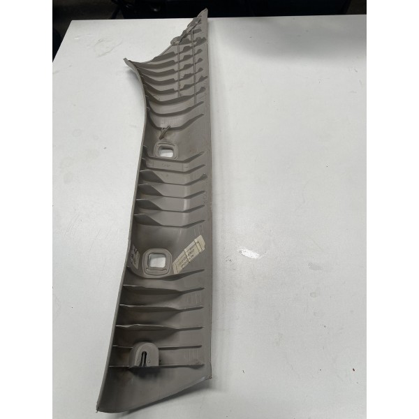 Moldura Coluna Parabrisa Esquerdo S10 16/20 52066100 (usado)