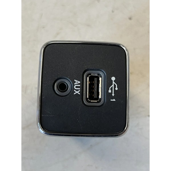 Entrada Usb Auxiliar Fiat Strada Ranch 2023 1.3 Original Preto
