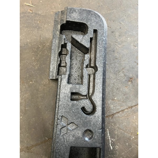 Isopor Caixa Ferramentas Mitsubishi Pajero Tr4 2010/2015 Preto