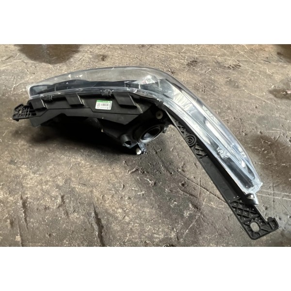 Farol Dianteiro Direito Fiat Strada 2021 - 2024 Original Direito/passageiro