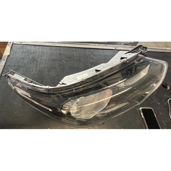 Farol Dianteiro Direito Fiat Strada 2021 - 2024 Original Direito/passageiro
