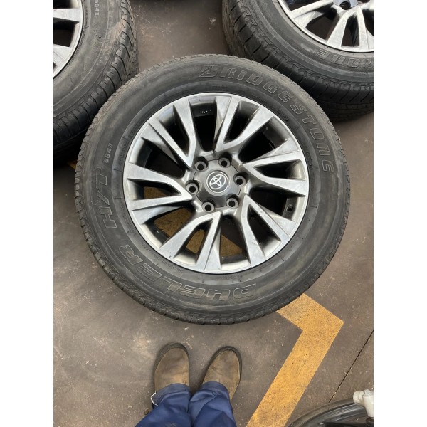 Jogo De Rodas Toyota Hilux Sw4 2021 Srx 2021 Original