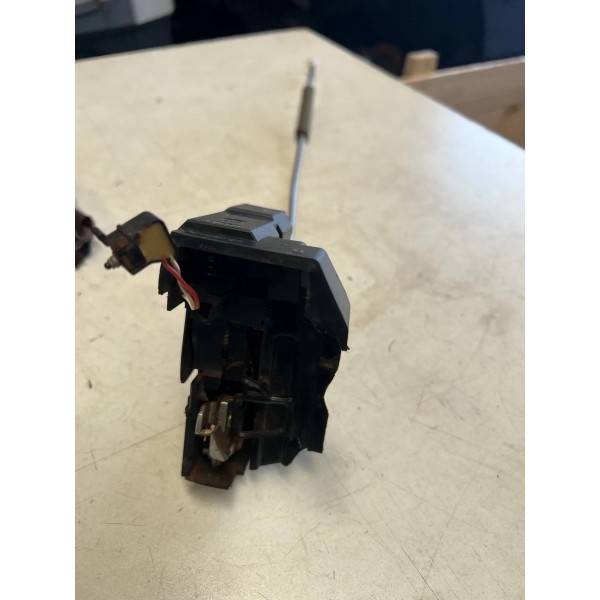 Fechadura Dianteira Direita Fiat Strada 2021 A 2025 Original