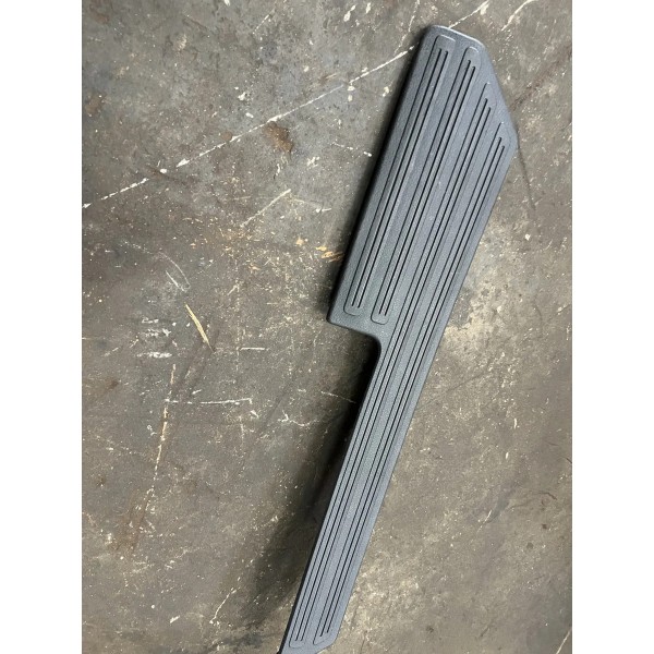 Soleira Dianteira Direita Vw Amarok 2021 Original Preto