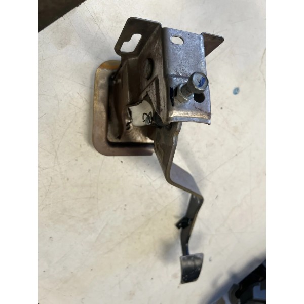 Pedal Embreagem Mitsubishi L200 Triton 2015 Original