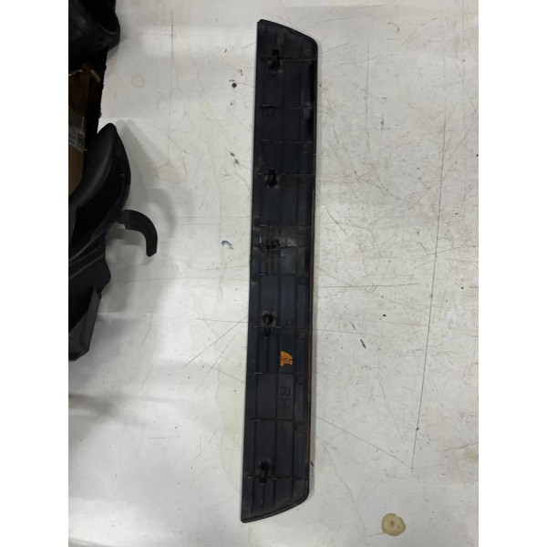 Soleira Porta Dianteira Direita Hilux Sw4 2016-2023 Original Preto