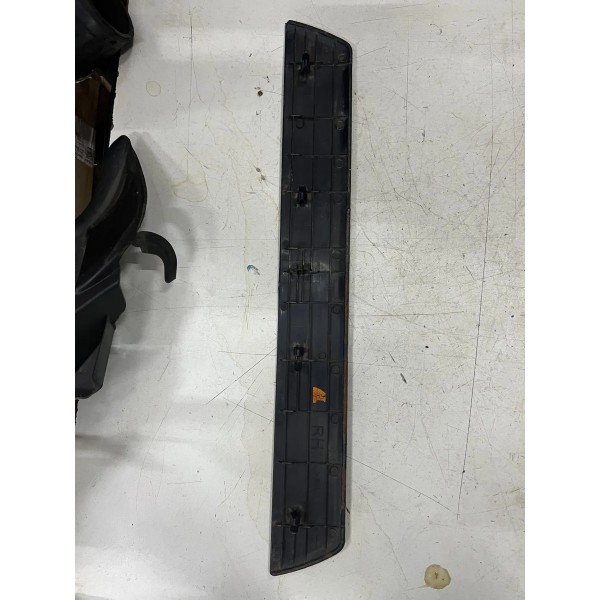 Soleira Porta Dianteira Direita Hilux Sw4 2016-2023 Original Preto