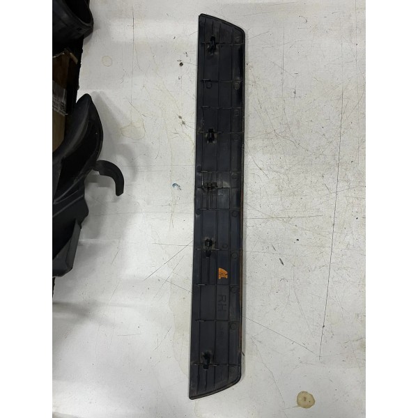 Soleira Porta Dianteira Direita Hilux Sw4 2016-2023 Original Preto