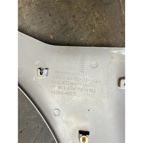 Moldura Coluna Traseira Direita L200 Triton 2012 Original