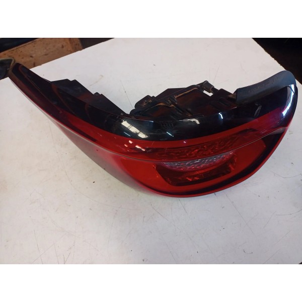 Lanterna Esquerda Fiat Toro 2020/2021 48850748 (usado) Esquerdo/motorista Vermelho