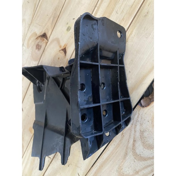 Guia Defletor Radiador Esquerdo Vw Amarok 2016 Original