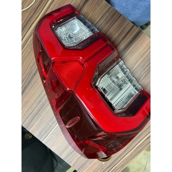 Lanterna T.esquerda Toyota Hilux 2024 Led Original Esquerdo/motorista