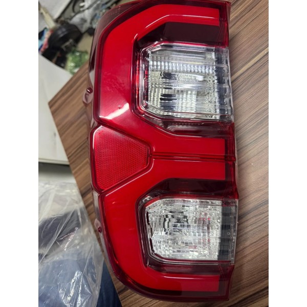 Lanterna T.direita Toyota Hilux 2024 Led Original Direito/passageiro