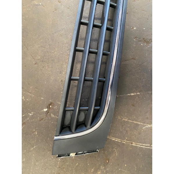 Grade Parachoque Dianteiro Cm Friso Original Vw Amarok 2016