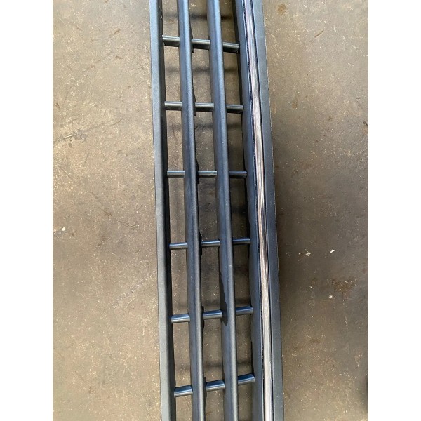 Grade Parachoque Dianteiro Cm Friso Original Vw Amarok 2016