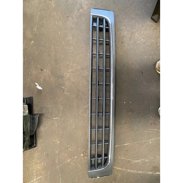 Grade Parachoque Dianteiro Cm Friso Original Vw Amarok 2016