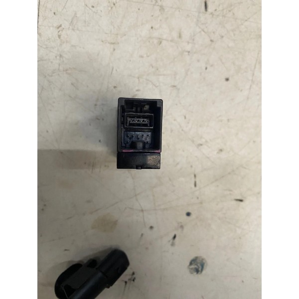 Entrada Usb Auxiliar Toyota Hilux Sw4 2020 Original