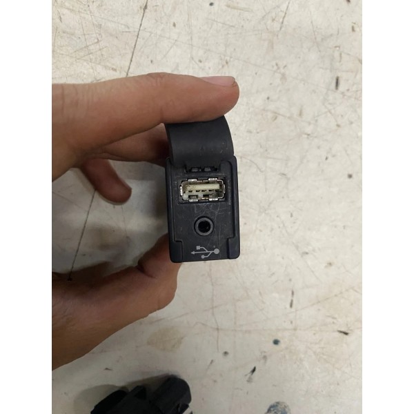 Entrada Usb Auxiliar Toyota Hilux Sw4 2020 Original