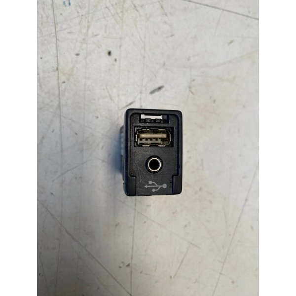 Entrada Aux E Usb Toyota Hilux Sw4 2020 Original