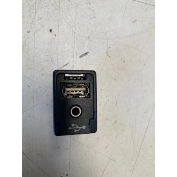 Entrada Aux E Usb Toyota Hilux Sw4 2020 Original