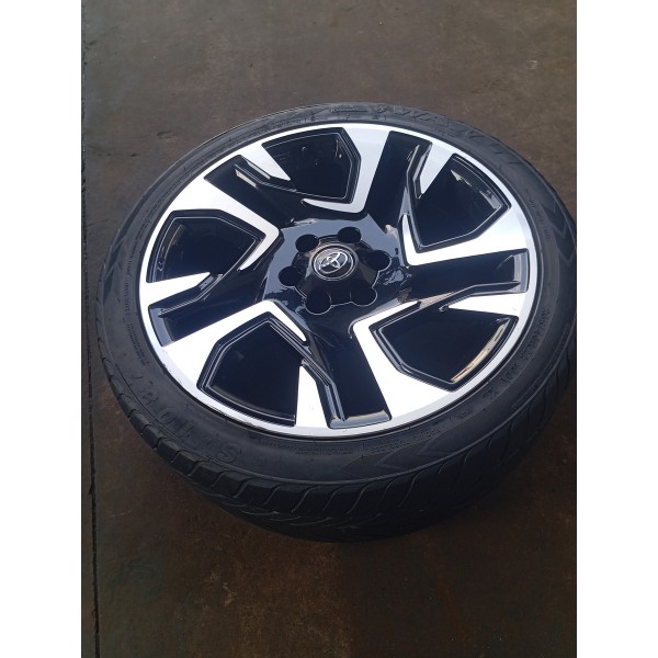 2 Roda Com Pneu Meia Vida Sw4 Diamond Original Usado