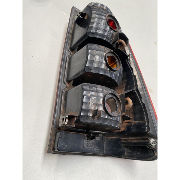 Lanterna Traseira Lado Esquerdo Hilux 2015 Usado